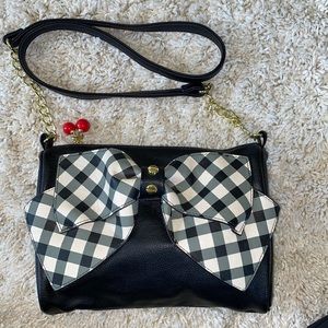 NWT betsy Johnson purse black and white bow zipper closure crossbody